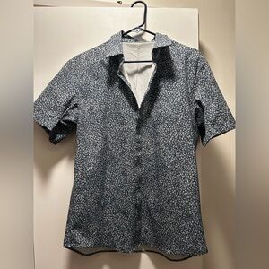 Lululemon Men's Button Down Airing Easy Stretch Fit Blue & White Patterned Shirt